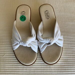 Cliffs by WHITE MOUNTAIN White Sandals with Knotted Design